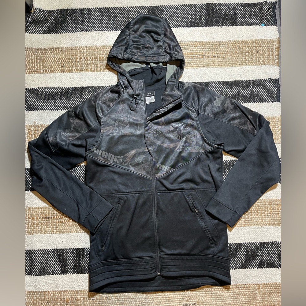 Nike Men’s Black sports jacket Size S